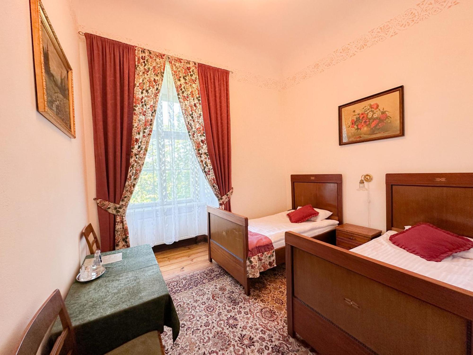 Edoles Pils Hotel Bilik gambar